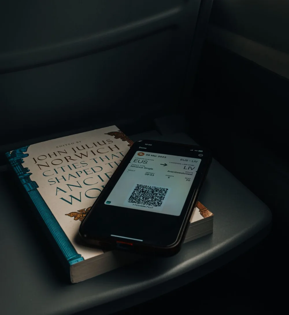Billet d'événement avec QR code affiché sur smartphone
